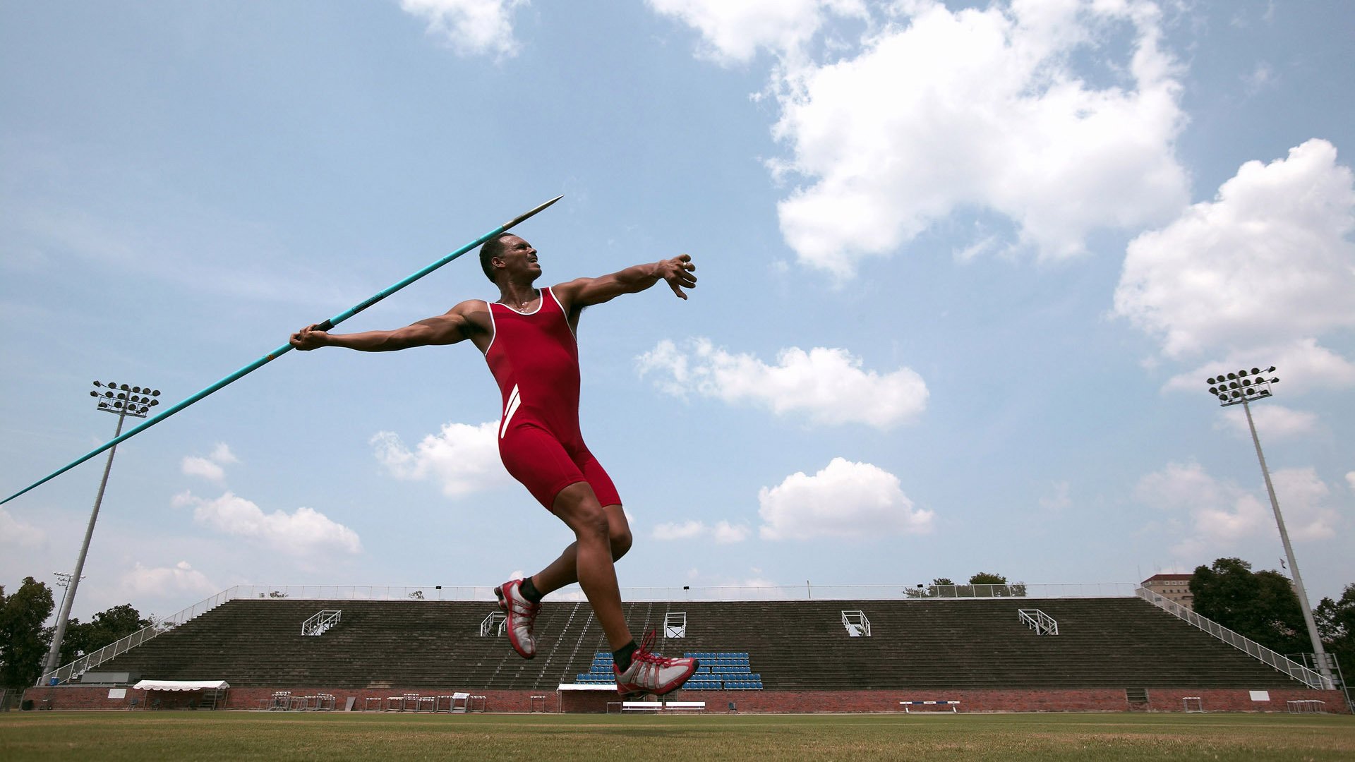 体育明星积极参与公益活动传递正能量，体育明星赞助案例