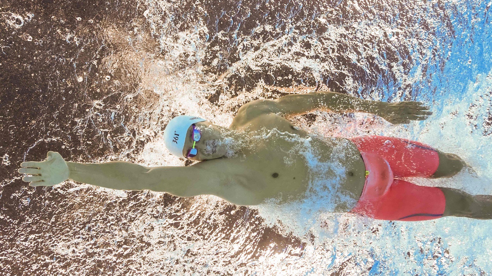 王楚钦夺冠后与母亲视频通话，王楚钦98